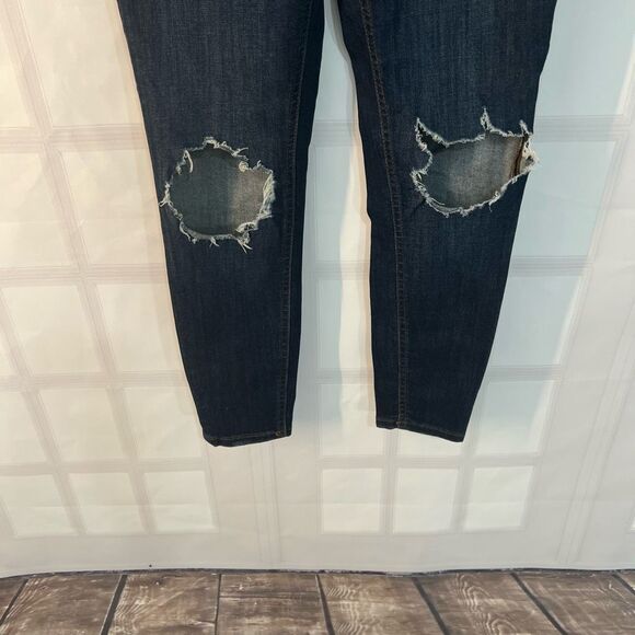 🔥🔥5 for $25🔥🔥Free People Blue Ripped Knee Cropped Dark Wash Skinny Jeans Size 27 - Picture 4 of 12